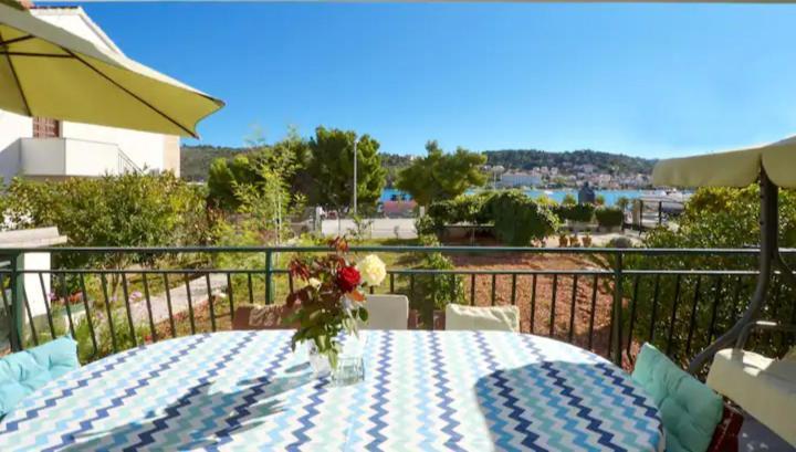 Lux Trogir Lägenhet Exteriör bild